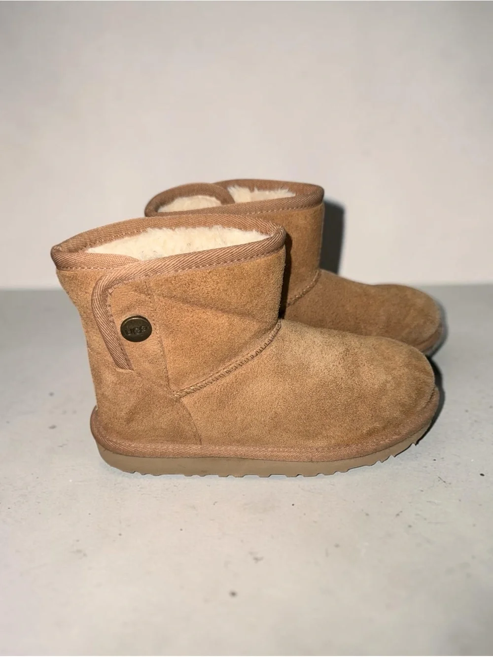 Girls UGG Mid Height Boots (13)
